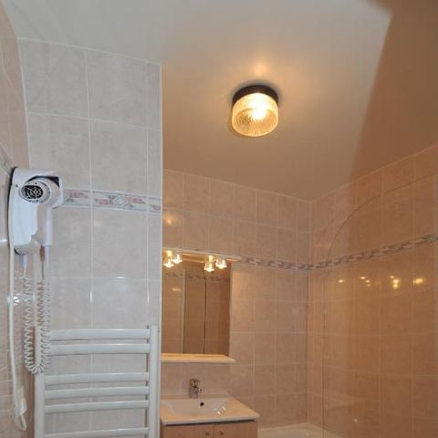 APARTMENT 4 people