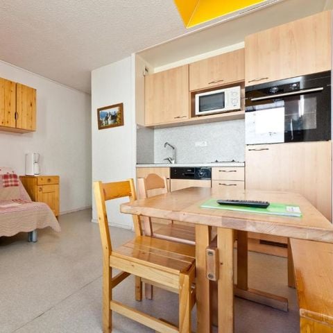 APARTMENT 4 people