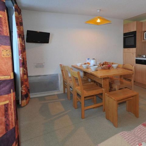 APARTMENT 4 people