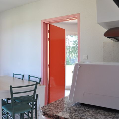 APARTMENT 4 people