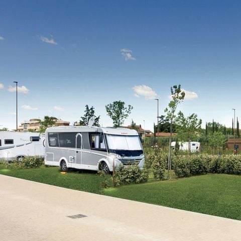 Stellplatz - Stellplatz für Wohnwagen / Wohnmobil oder Zelt + Auto