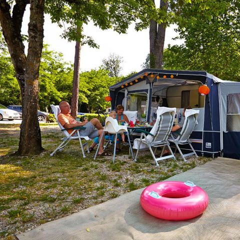 Kampeerplaats - Standplaats voor caravan / camper of tent + auto