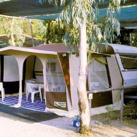 Kampeerplaats - Standplaats: auto + tent/caravan of camper + elektriciteit + water