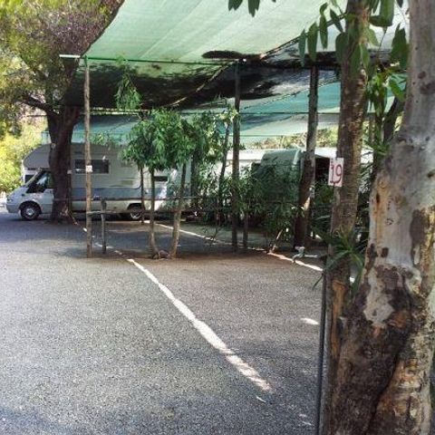 PIAZZOLA - Piazzola: auto + tenda/roulotte o camper + elettricità + acqua