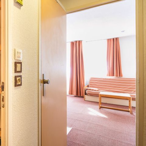 ESTUDIO 4 personas - Estudio para 4 personas con zona de dormitorio