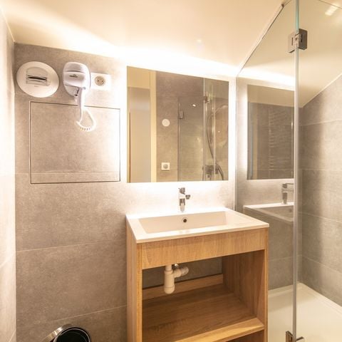 APARTEMENTO 10 personas - Piso de 3 habitaciones con zona de dormitorio para 10 personas