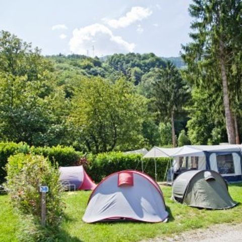 Stellplatz - FORMEL GRAND CONFORT ( Stellplatz Auto + Zelt/Wohnwagen oder Wohnmobil, Strom 10A )