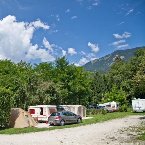 STAANPLAATS - GRAND CONFORT PACKAGE (tent/caravan of camper, 10A elektriciteit + water)