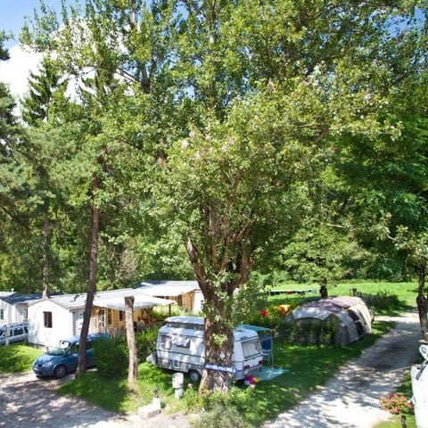 Stellplatz - FORMEL GRAND CONFORT ( Zelt/Wohnwagen oder Wohnmobil, Strom 10A + Wasser)