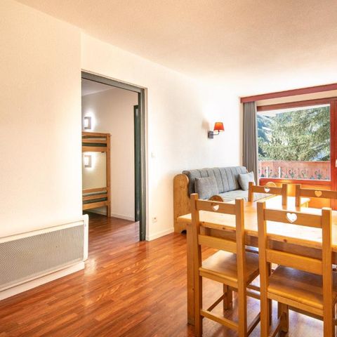 APARTMENT 6 people