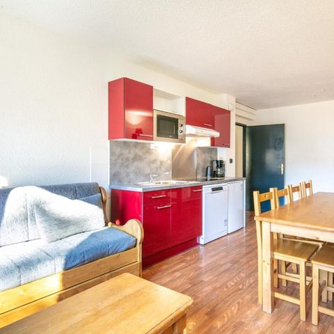 APARTMENT 8 people