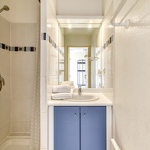 APARTMENT 4 people - 2-room flat sleeps 4 with sea view