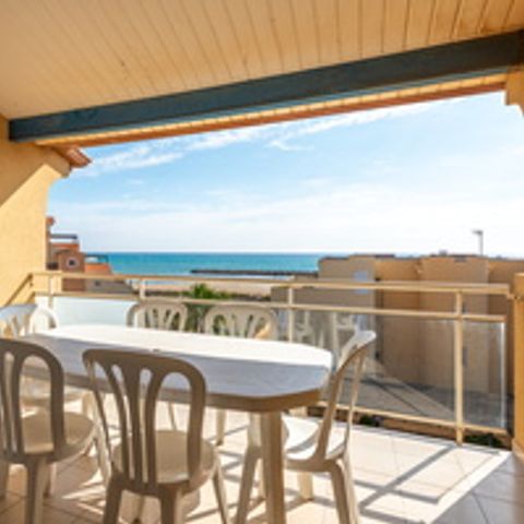 APARTMENT 8 people - 2-room apartment with sleeping area sleeps 8 - sea view