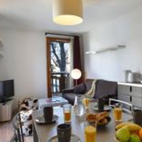 APARTMENT 6 people