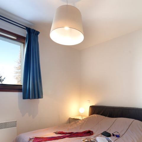 APARTMENT 8 people