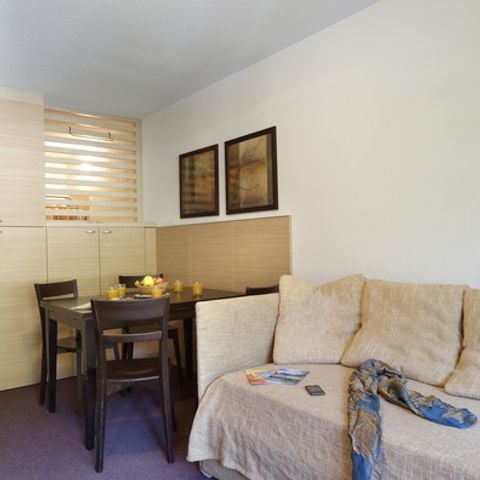 APARTMENT 5 people - 2-room flat with sleeping area sleeps 5