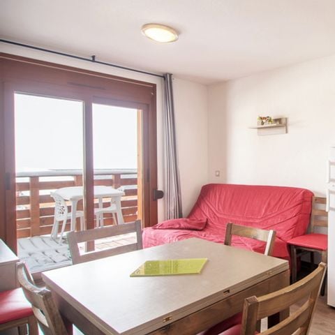 APARTMENT 6 people - 2-room flat with sleeping area sleeps 6