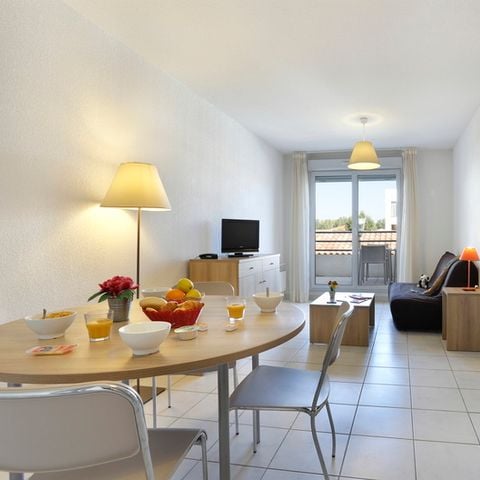 Apartment 4 persons - 2-room flat, sleeps 4, air-conditioned, pool view