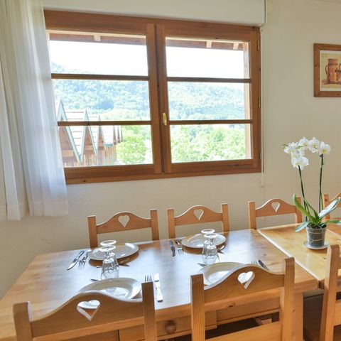 APARTEMENTO 12 personas - Piso de 4 habitaciones con zona de dormitorio para 12 personas