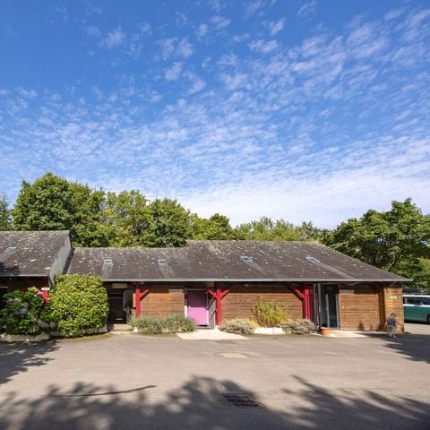 STAANPLAATS - Kampeerplaats | Gezellig | Tent | Voertuig +7m | 100m² - 120m² | Elektriciteit | Water