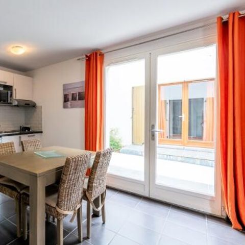APARTMENT 4 people