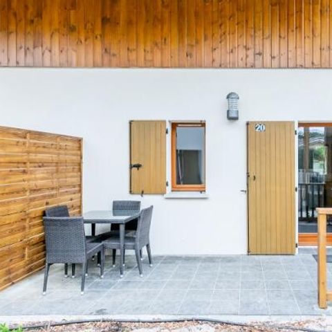 APARTMENT 4 people