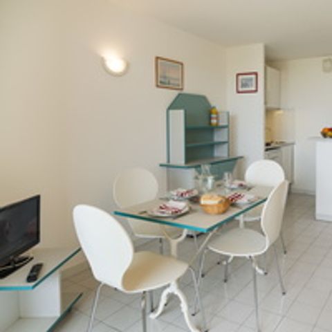 Apartment 6 persons - 2 rooms with sleeping area sleeps 6