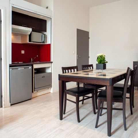 APARTMENT 4 people