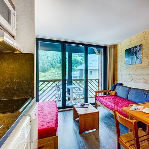 ESTUDIO 4 personas - Estudio para 4 personas con zona de dormitorio