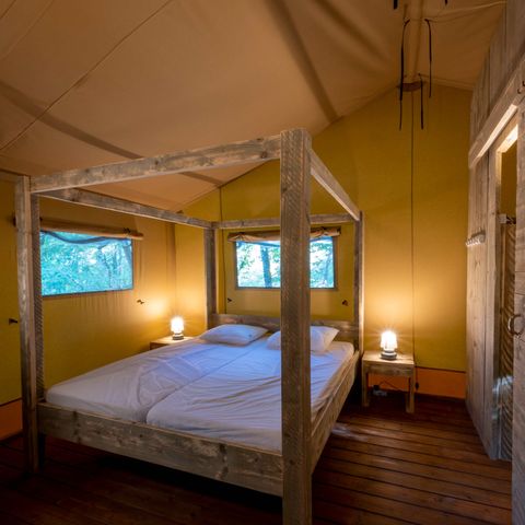 TENT 6 people - Lodge tent FONT DE GAUME 48 m² with sanitary facilities 6 pers