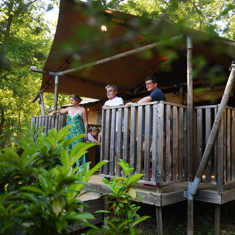 Safaritent 6 personen - Lodge tent CRO MAGNON 53m² met sanitair voor 6 personen