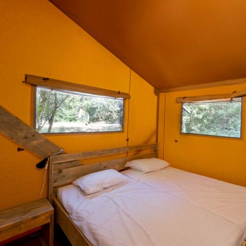 CANVAS AND WOOD TENT 6 people - Lodge tent CRO MAGNON 53m² with sanitary facilities for 6 people