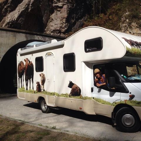 EMPLACEMENT - Aire camping-car 35-50 m² 1/6 pers