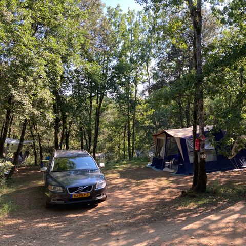 Kampeerplaats - Kampeerplaats XL 150-300m² 1/7 pers
