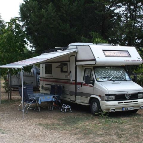 Kampeerplaats - Kampeerplaats auto - 1 persoon inbegrepen