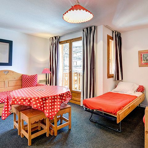 ESTUDIO 4 personas - Estudio para 4 personas con zona de dormitorio