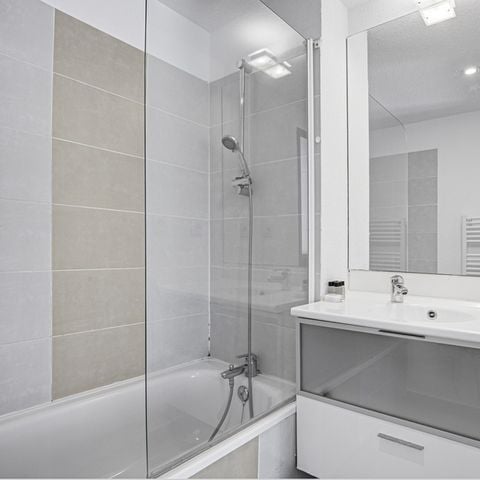 House 6 persons - 2-room house with sleeping area, sleeps 6, air-conditioned
