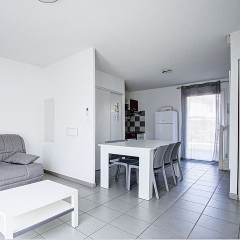 House 6 persons - 2-room house with sleeping area, sleeps 6, air-conditioned