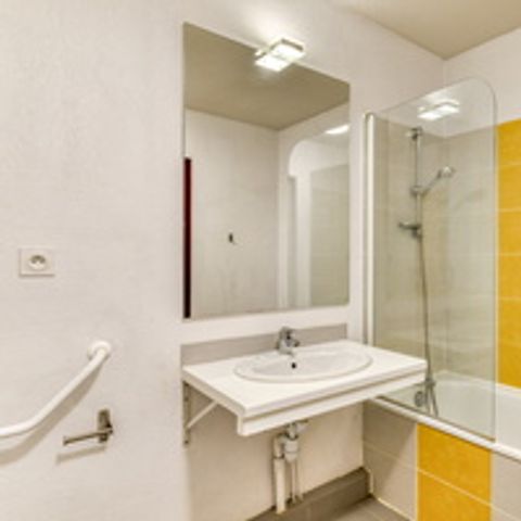 ESTUDIO 4 personas - Estudio para 4 personas con zona de dormitorio