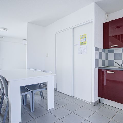 ESTUDIO 6 personas - Estudio para 6 personas con zona de dormitorio climatizada