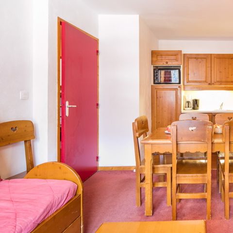 APARTMENT 8 people - 2-room flat with sleeping area sleeps 8