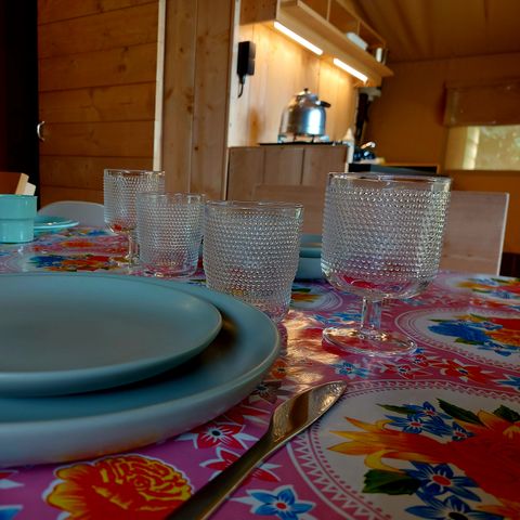 CANVAS AND WOOD TENT 6 people - including sanitary facilities