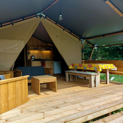 CANVAS AND WOOD TENT 6 people - including sanitary facilities