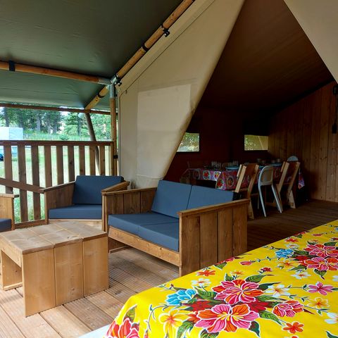TENTE TOILE ET BOIS 6 personnes - y compris les installations sanitaires