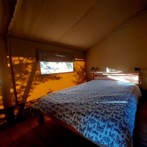 CANVAS AND WOOD TENT 6 people - including sanitary facilities
