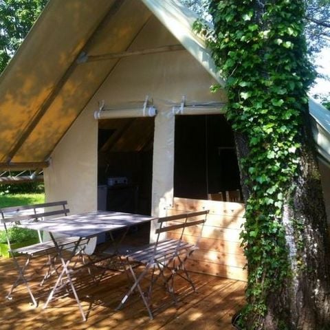Canvas and wooden tent 5 persons - The Amazon (without sanitary facilities)