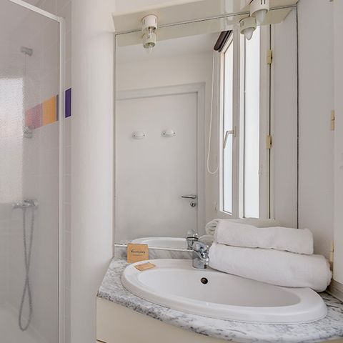 STUDIO 4 persone - 4 posti letto con zona notte vista mare