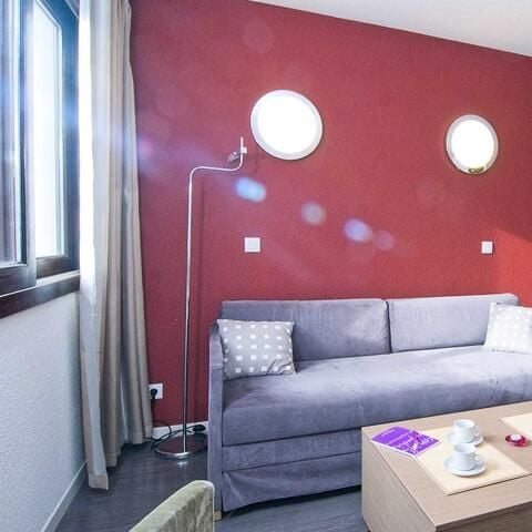 APARTMENT 4 people