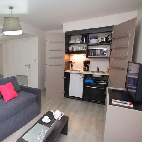 APARTMENT 4 people