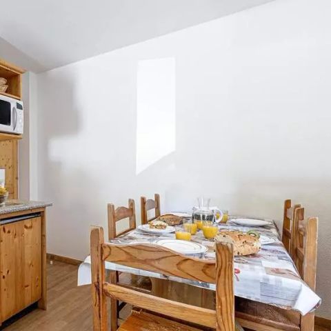 Apartment 5 persons - 2 rooms - 5 persons